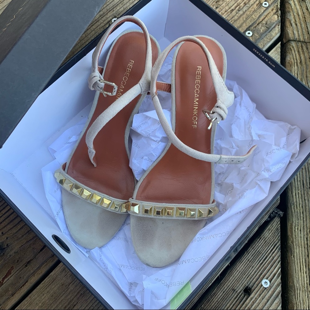 Nude sandals with a heel
